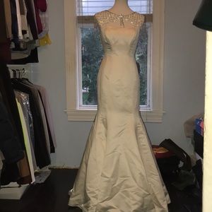 NEVER WORN 🎉🎉David’s bridal wedding gown